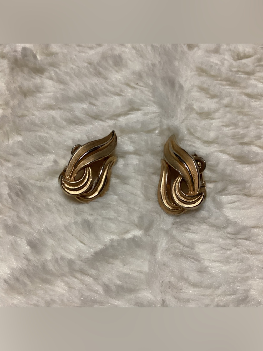 vintage Crown Trifari gold-tone clip-on Earrings Mid-century Crown Earrings